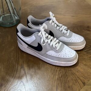 Nike Men's White and Black Sneakers